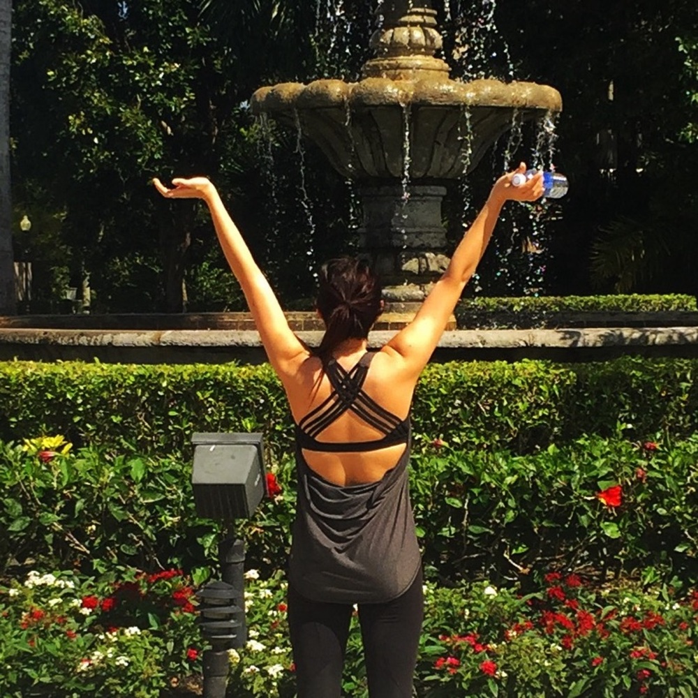 Lululemon size 6 cross cross built in sports bra tank top